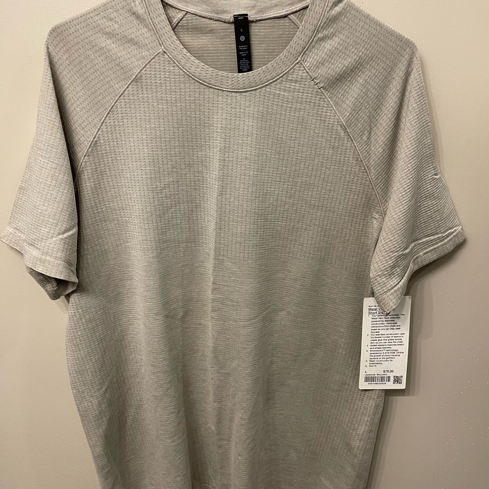 Lululemon athletic t shirt. L. Light gray/off white color